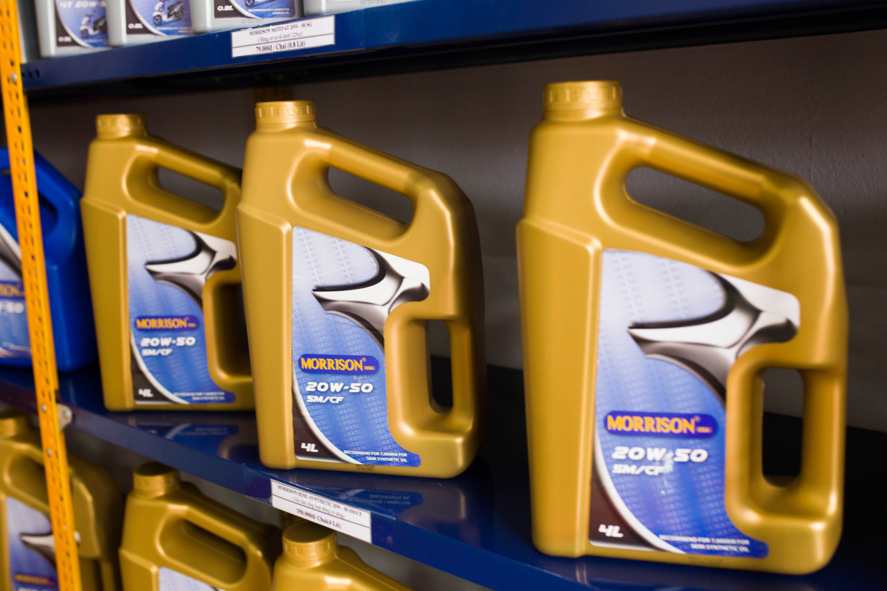 Thay nhớt ô tô theo khuyến cáo của hãng xe